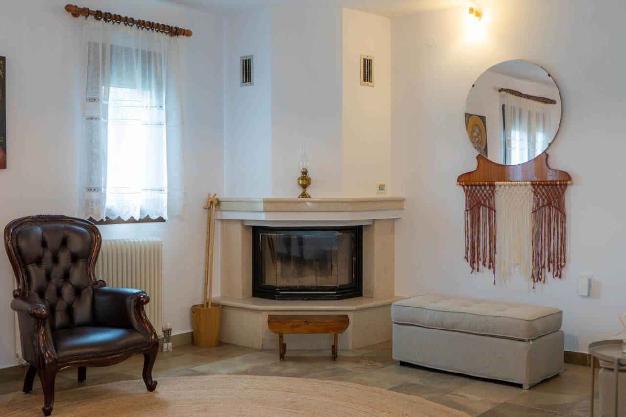 Postmans Apartment Under Meteora Каламбака Екстер'єр фото