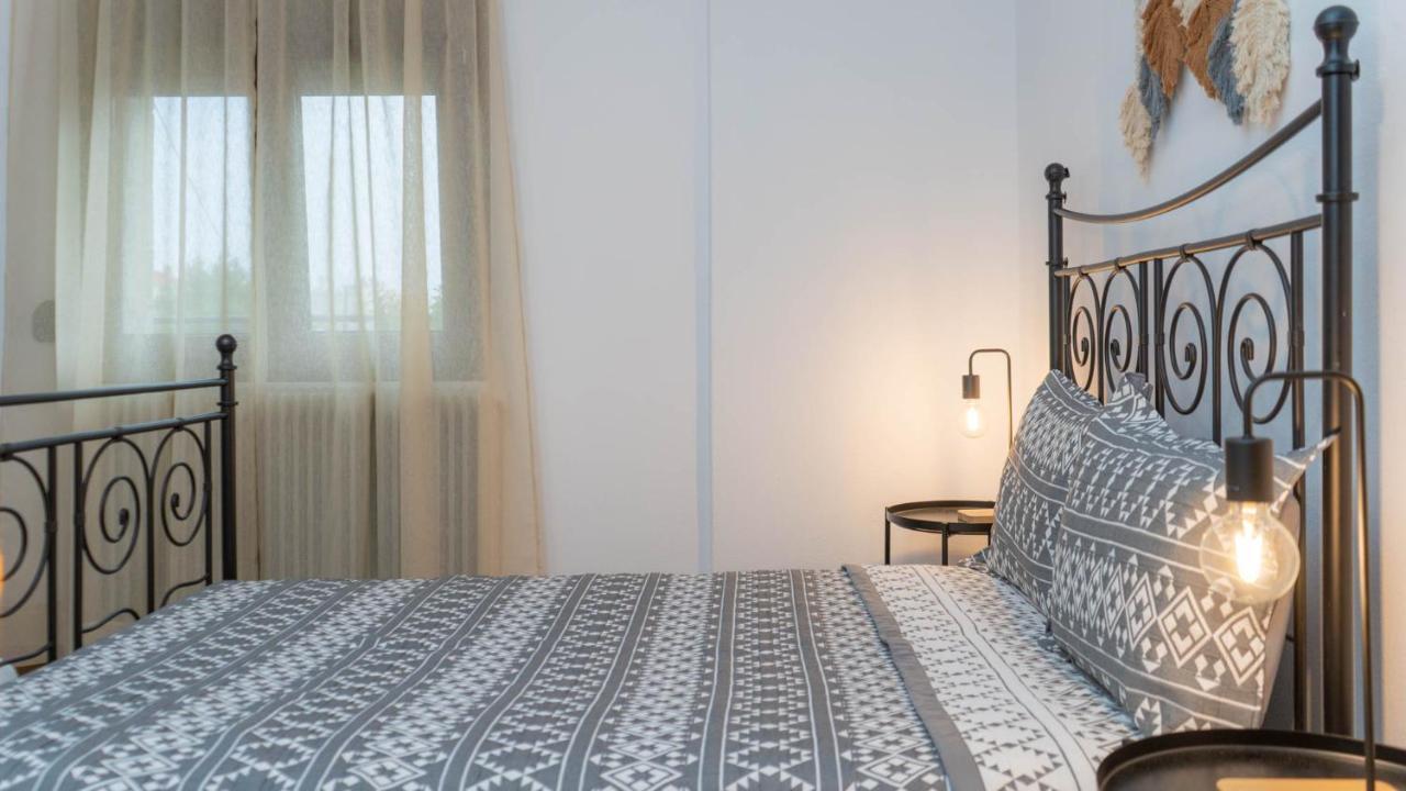 Postmans Apartment Under Meteora Каламбака Екстер'єр фото