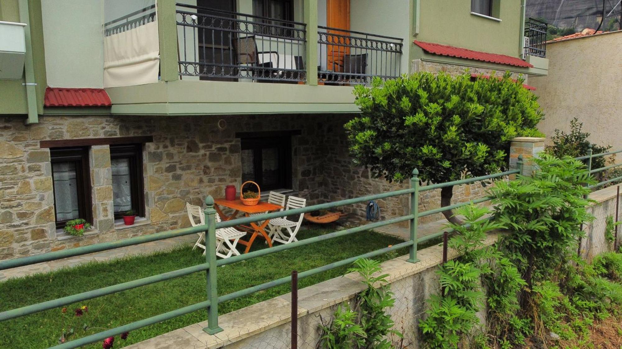 Postmans Apartment Under Meteora Каламбака Екстер'єр фото